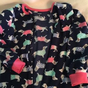 Carters girls fleece feety pj, size 6. Cute dogs.